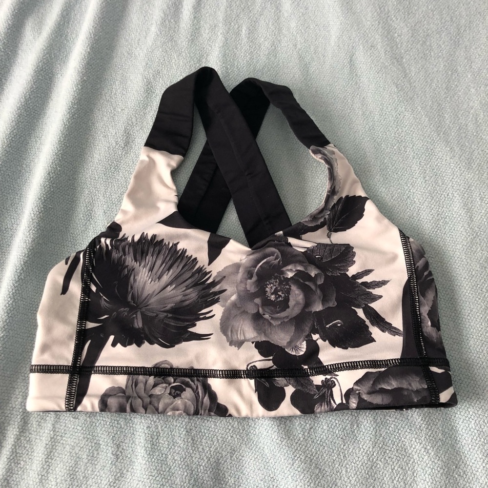 Lululemon sports bra
